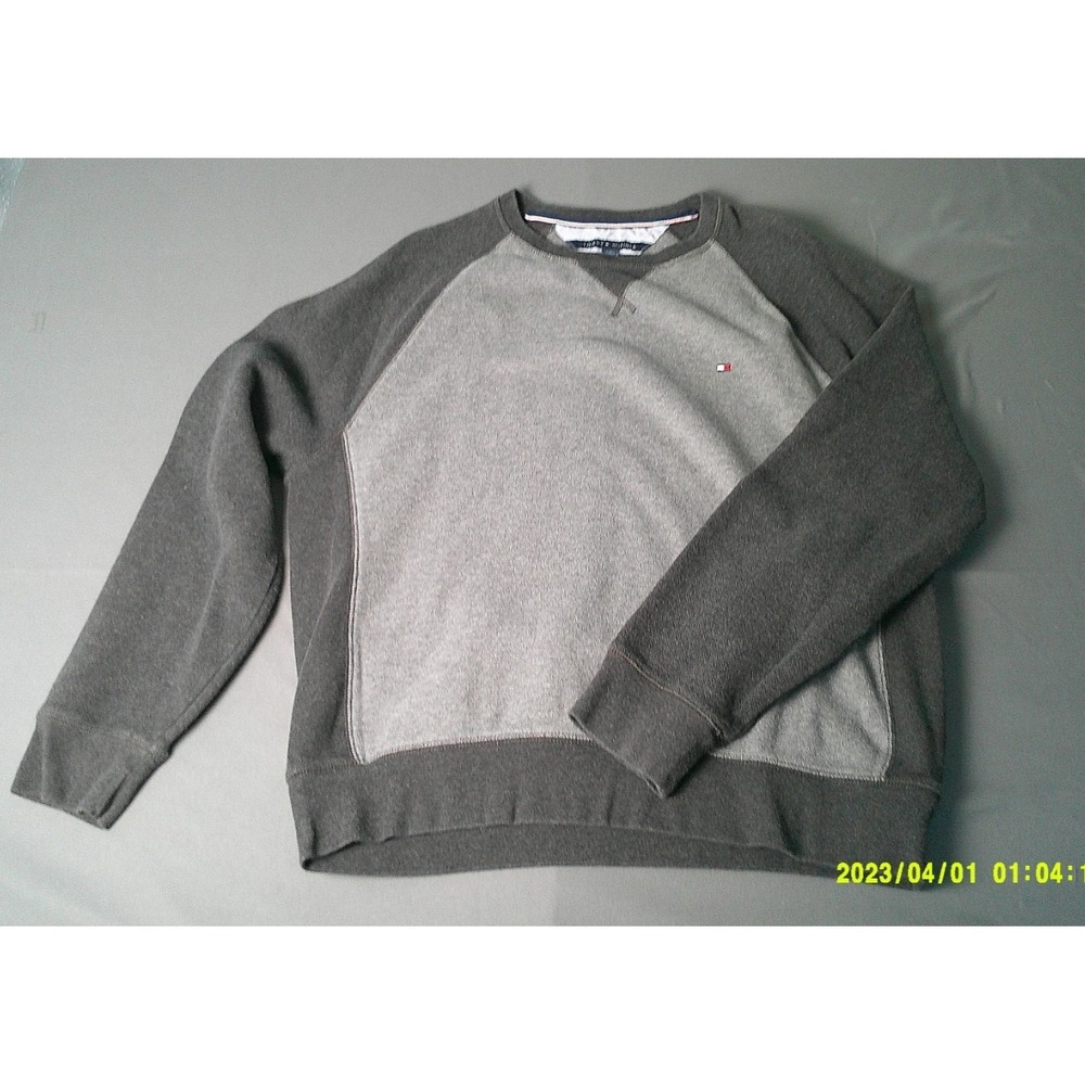 Tommy Hilfiger Men's Large Raglan Sleeve Crewneck Sweatshirt Med Gray/Dark Gray